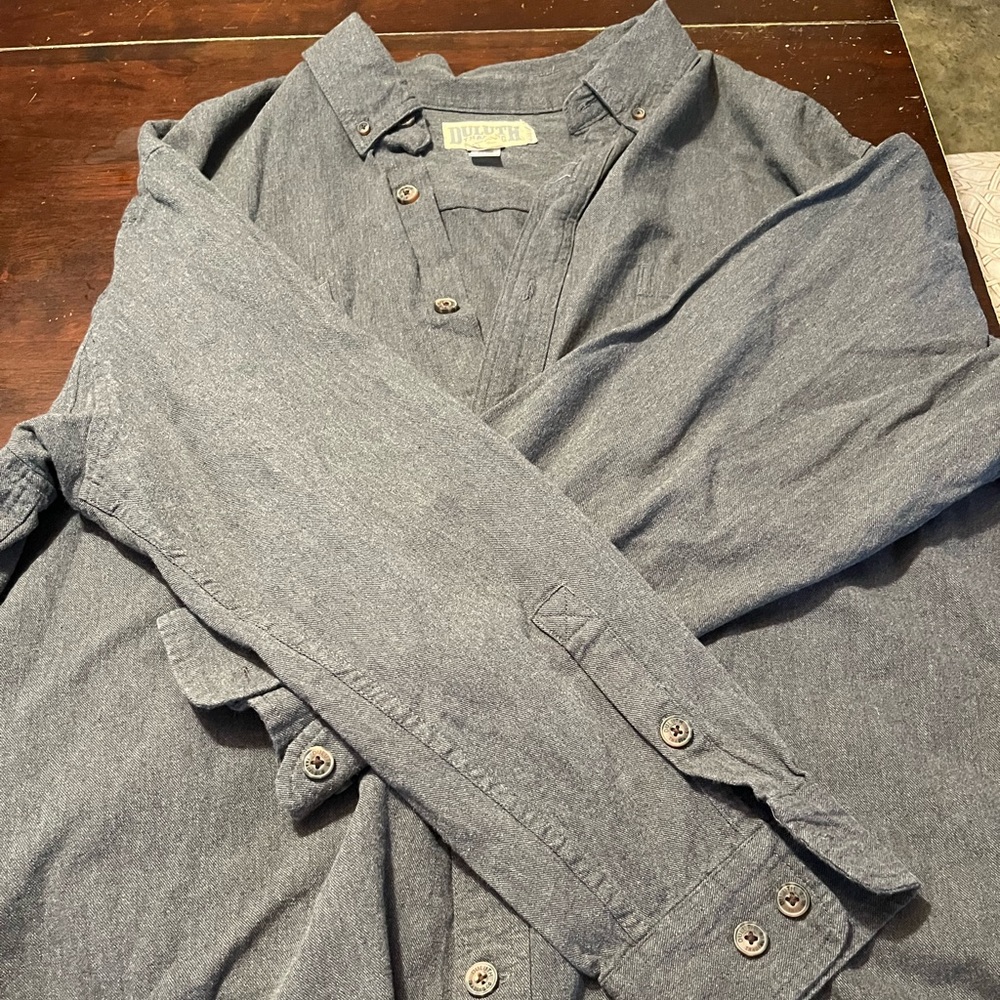 Duluth Trading men’s button down gray shirt with button collar